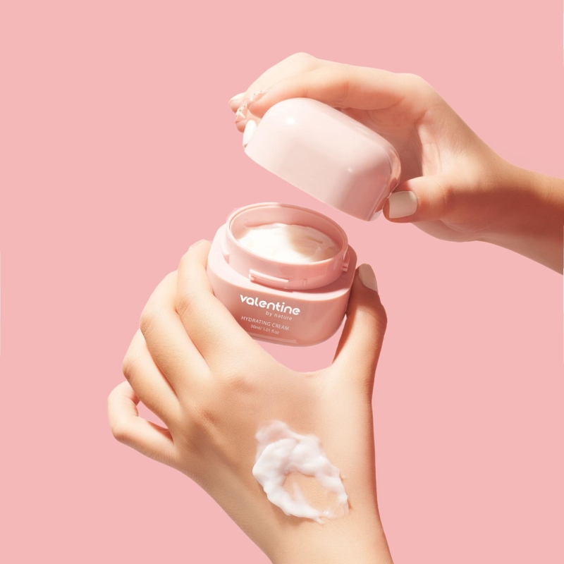 Kem dưỡng ẩm Valentine giúp duy trì độ ẩm tự nhiên và kiểm soát dầu nhờn hiệu quả
