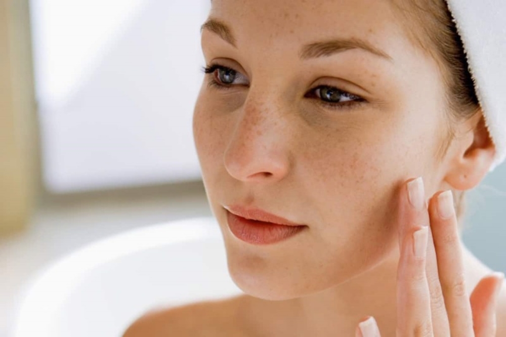 Da dễ bị nám, tàn nhang và lão hóa do tác động của tia UV từ ánh nắng mặt trời