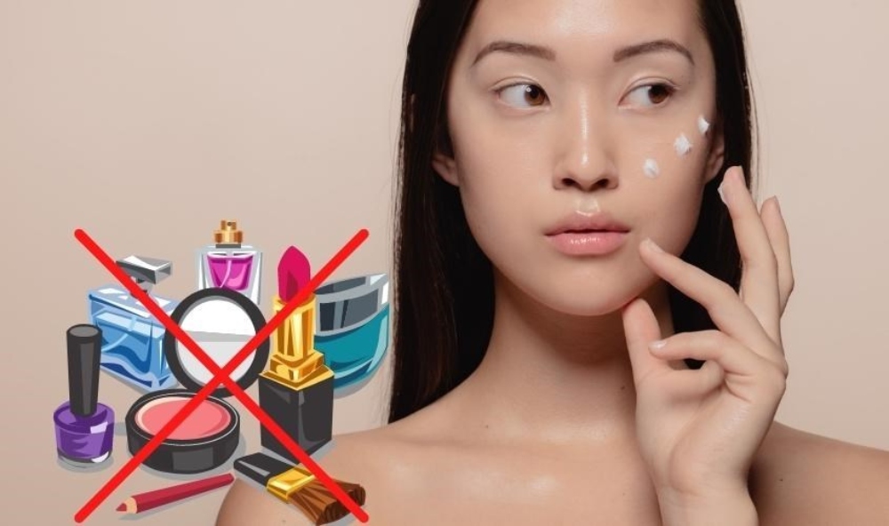 Không nên lạm dụng nhiều mỹ phẩm để tránh gây bít tắc lỗ chân lông