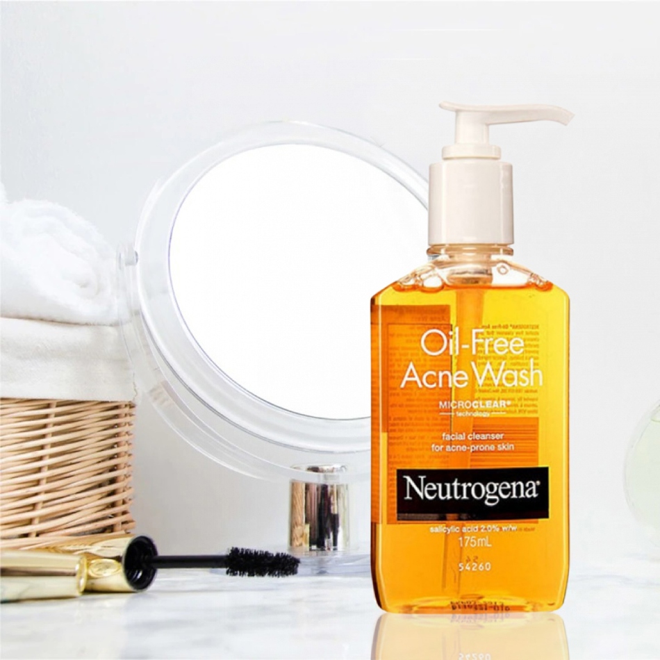 Sữa rửa mặt Neutrogena Oil Free Acne Wash cho da hỗn hợp bị mụn giá bình dân