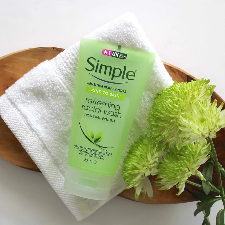 Sữa rửa mặt Simple Skin To Skin Refreshing Facial Wash Gel