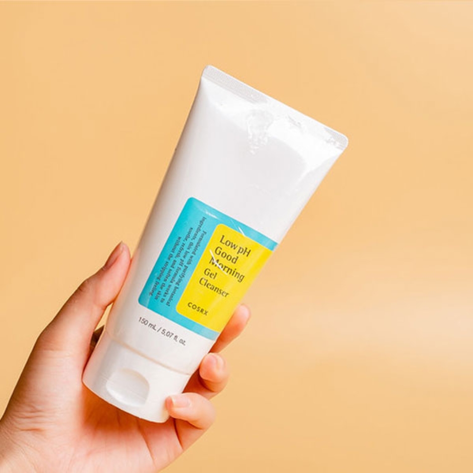 Sữa rửa mặt cho da khô Cosrx Low pH Good Morning Gel Cleanser