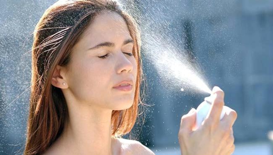 Xịt khoáng giúp cấp ẩm và làm dịu da kích ứng