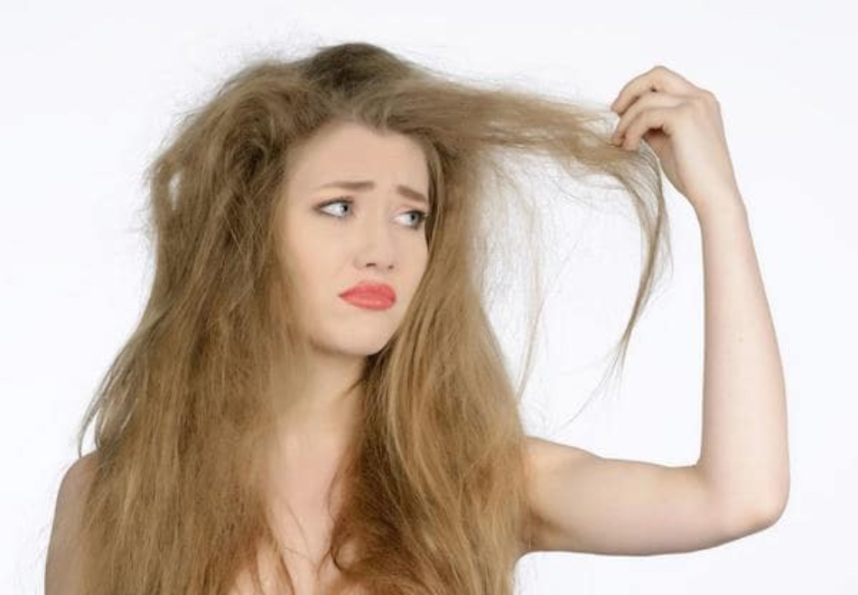 Sử dụng dầu gội chứa SLS khiến tóc khô xơ